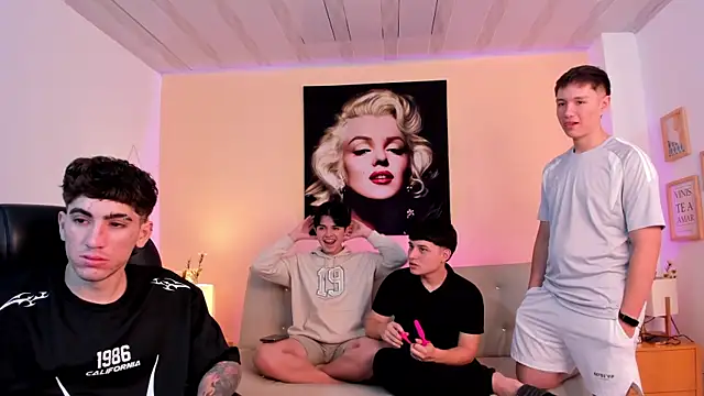 Handsomeboyss19 online show from April 7, 8:54 pm