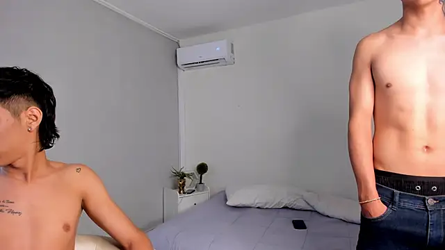 Snapshot of Handsomeboyss19 chatting on October 9, 3:07 am Handsomeboyss19 online show from October 9, 3:07 am