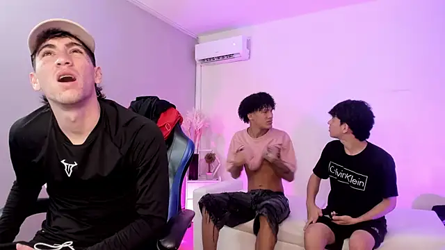 Handsomeboyss19 online show from May 28, 8:37 pm
