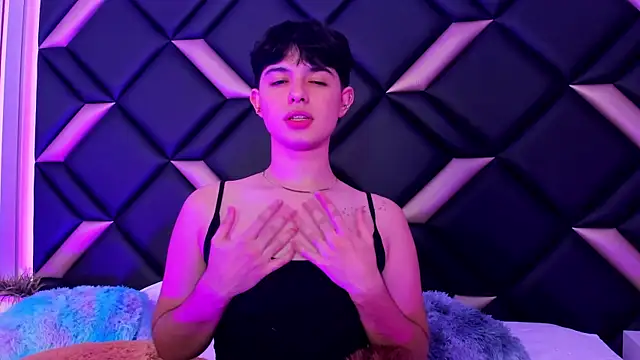 Snapshot of Handsomeboyss19 chatting on October 15, 3:16 am Handsomeboyss19 online show from October 15, 3:16 am