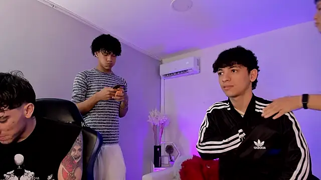 Handsomeboyss19 online show from June 6, 8:58 pm