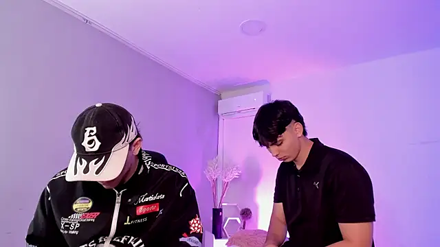 Handsomeboyss19 online show from June 20, 1:05 pm