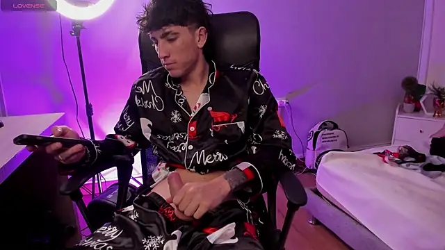 Handsomeboyss19 online show from December 17, 2:05 am