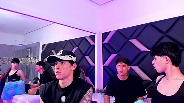 Snapshot of Handsomeboyss19 chatting on October 17, 2:59 am Handsomeboyss19 online show from October 17, 2:59 am