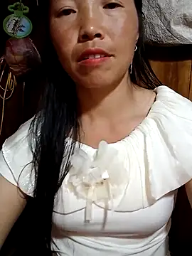 Snapshot of hera-00 chatting on October 12, 1:23 pm hera-00 online show from October 12, 1:23 pm