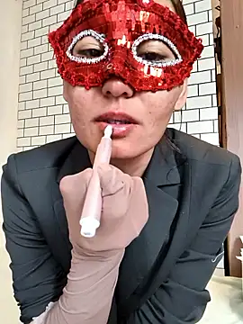 Luu-Lii777 online show from April 13, 7:01 am