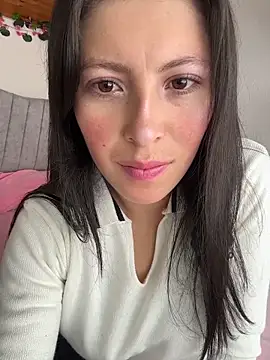 Mia salinass online show from December 18, 6:23 pm