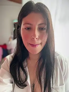 Mia salinass online show from March 25, 6:29 pm