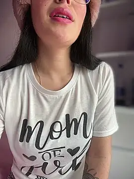 Mia salinass online show from March 24, 7:14 pm