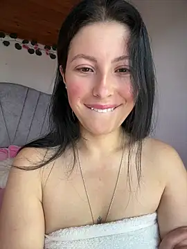 Mia salinass online show from May 5, 7:28 pm