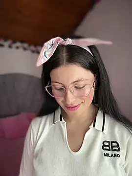 Mia salinass online show from March 22, 7:59 pm