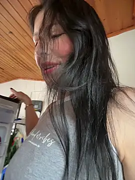 Mia salinass online show from April 30, 8:27 pm
