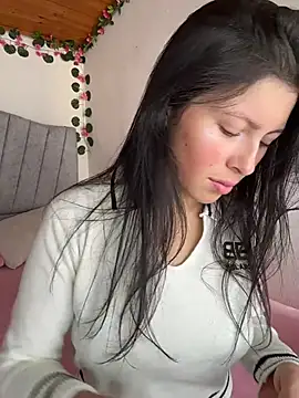 Mia salinass online show from December 22, 6:19 pm