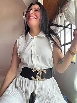 Mia salinass online show from February 4, 6:03 pm