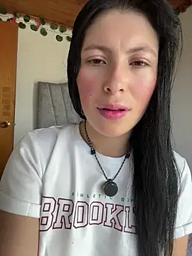 Snapshot of Mia_salinass chatting on July 18, 7:22 pm Mia salinass online show from July 18, 7:22 pm