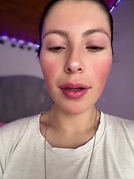 Mia salinass online show from April 7, 6:10 pm