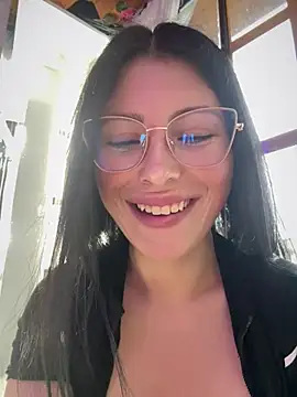 Mia salinass online show from April 15, 6:45 pm