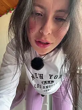 Snapshot of Mia_salinass chatting on December 2, 6:09 pm Mia salinass online show from December 2, 6:09 pm