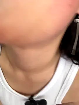 Mia salinass online show from October 15, 5:32 pm