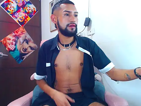 Snapshot of boybunnyerotic chatting on September 24, 10:33 am boybunnyerotic online show from September 24, 10:33 am