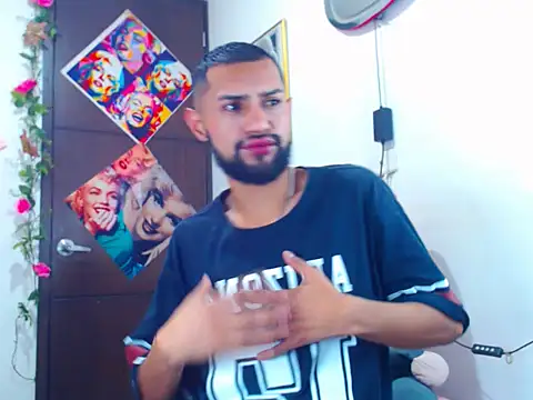 Snapshot of boybunnyerotic chatting on September 11, 12:27 pm boybunnyerotic online show from September 11, 12:27 pm