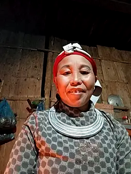 me-cute online show from November 21, 12:15 pm