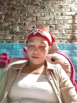 me-cute online show from December 5, 12:15 pm