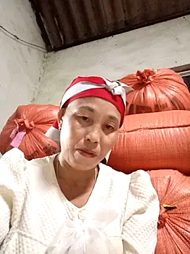 Snapshot of me-cute chatting on October 17, 11:23 am me-cute online show from October 17, 11:23 am