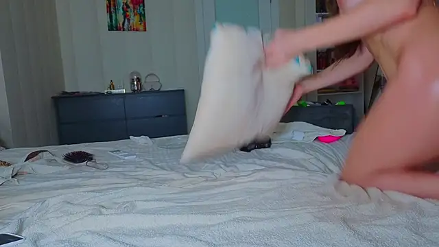 hotgirlzal online show from April 17, 6:16 am