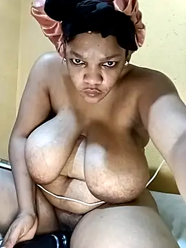 HappygalTheQueen online show from December 18, 7:46 am