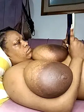 HappygalTheQueen online show from April 12, 10:02 pm