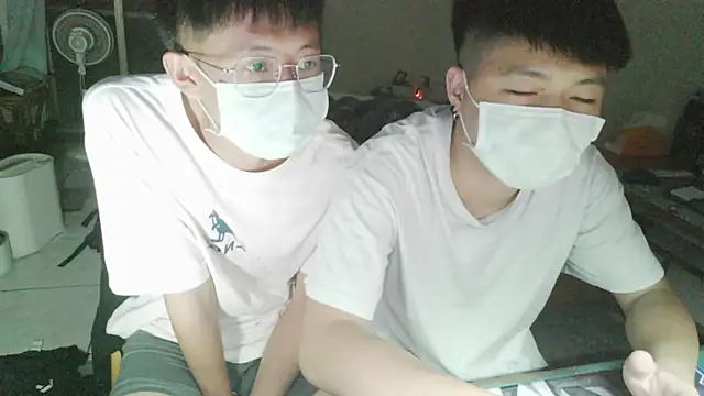 zhu000000 online show from April 10, 2:35 pm