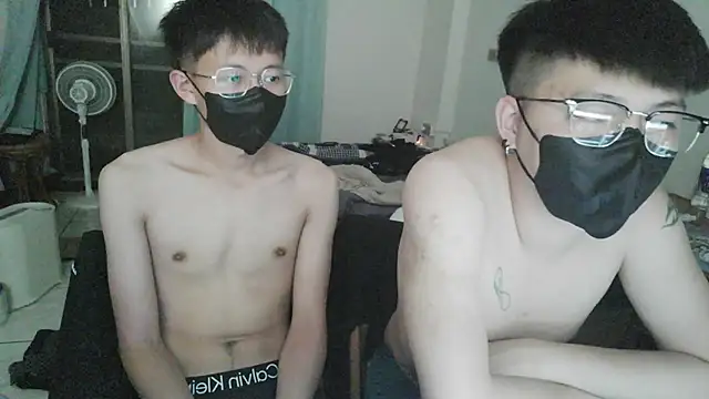 zhu000000 online show from April 11, 1:37 pm