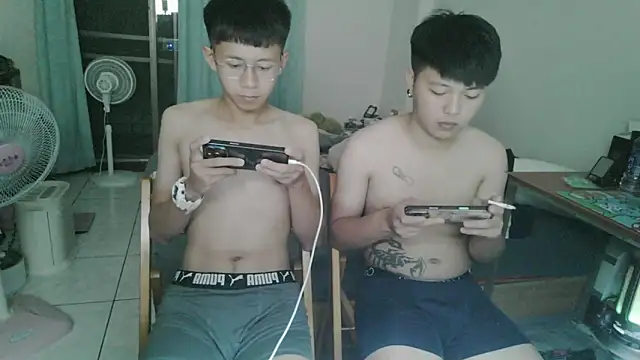 zhu000000 online show from April 19, 2:40 pm