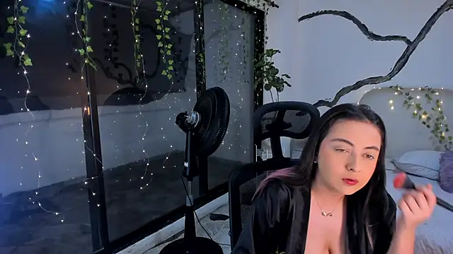 Snapshot of SarahCastro1_ chatting on November 19, 5:29 am SarahCastro1 online show from November 19, 5:29 am