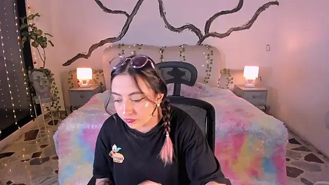 Snapshot of SarahCastro1_ chatting on November 25, 4:35 am SarahCastro1 online show from November 25, 4:35 am