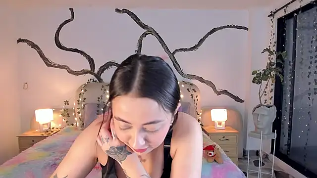 Snapshot of SarahCastro1_ chatting on December 4, 4:33 am SarahCastro1 online show from December 4, 4:33 am