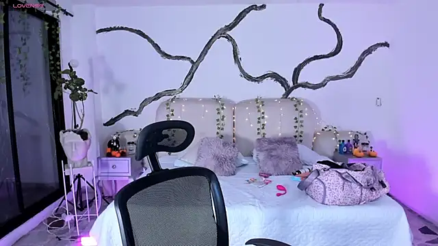 Snapshot of SarahCastro1_ chatting on October 26, 4:46 am SarahCastro1 online show from October 26, 4:46 am