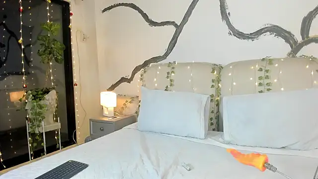 Snapshot of SarahCastro1_ chatting on November 21, 5:28 am SarahCastro1 online show from November 21, 5:28 am