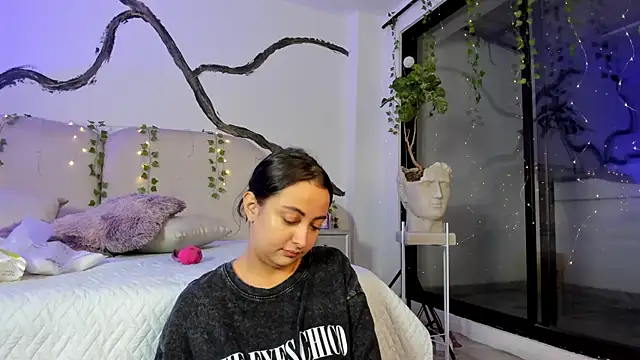 SarahCastro1  online show from October 6, 2:02 am