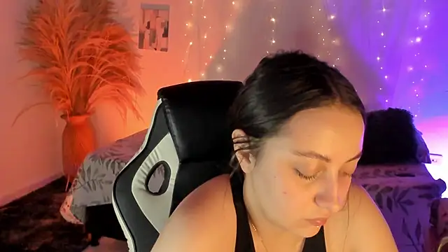 SarahCastro1  online show from May 11, 1:51 am