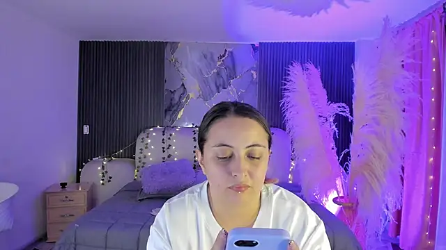 SarahCastro1  online show from April 2, 4:19 am