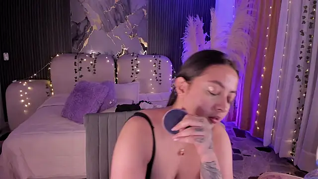 SarahCastro1  online show from March 28, 4:35 am