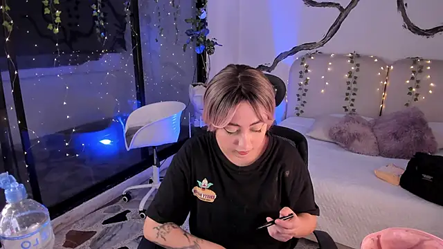 Snapshot of SarahCastro1_ chatting on November 9, 4:38 am SarahCastro1 online show from November 9, 4:38 am