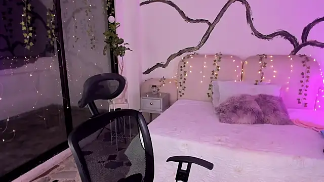 Snapshot of SarahCastro1_ chatting on November 13, 4:38 am SarahCastro1 online show from November 13, 4:38 am