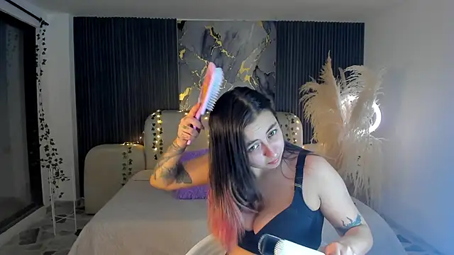 SarahCastro1  online show from December 23, 4:23 am