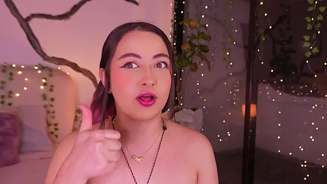 Snapshot of SarahCastro1_ chatting on November 18, 5:00 am SarahCastro1 online show from November 18, 5:00 am