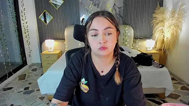 SarahCastro1  online show from February 17, 4:21 am