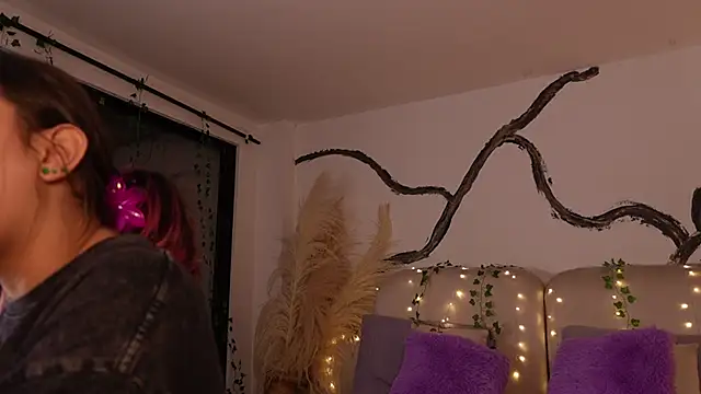 Snapshot of SarahCastro1_ chatting on December 15, 3:34 am SarahCastro1 online show from December 15, 3:34 am