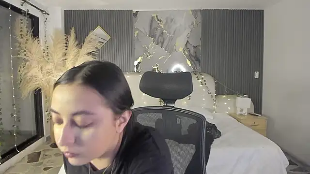 SarahCastro1  online show from March 2, 3:51 am